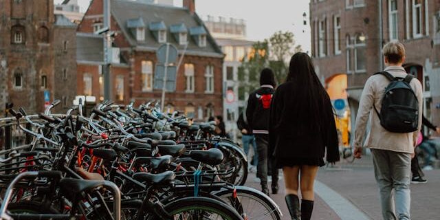 Vijf pijlers voor het begeleiden van ondermijnende jeugd - Pons Academie